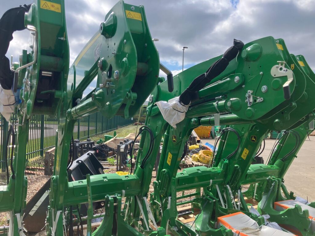 John Deere 643R Loader and Brackets - Image 4