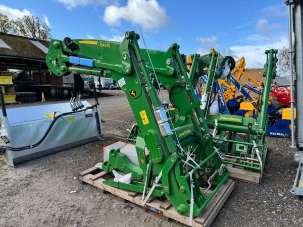 John Deere 643R Loader and brackets - Image 9