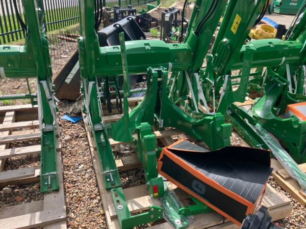 John Deere 643R Loader and Brackets - Image 5