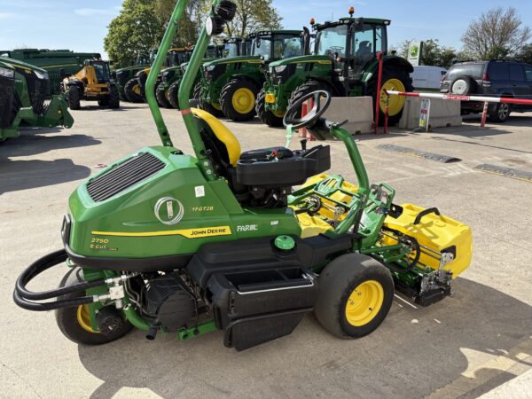 John Deere 2750E Triplex mower - Image 5