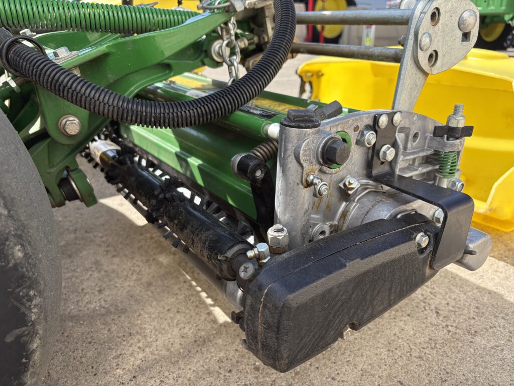 John Deere 2750E Triplex mower - Image 4