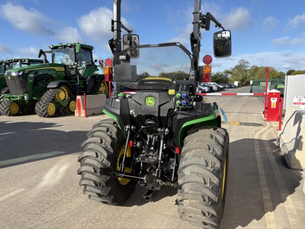 John Deere 3025E Compact tractor - Image 4