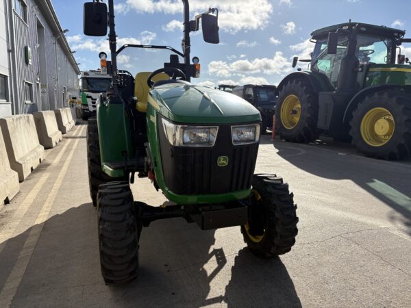 John Deere 3025E Compact tractor - Image 3