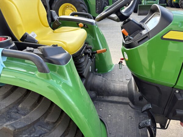 John Deere 3025E Compact tractor - Image 5
