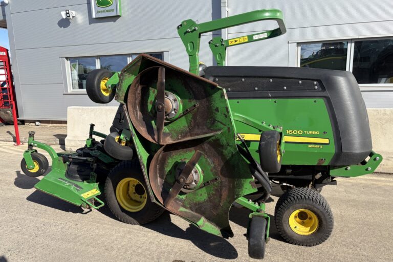 John Deere 1600T Wide Area Mower