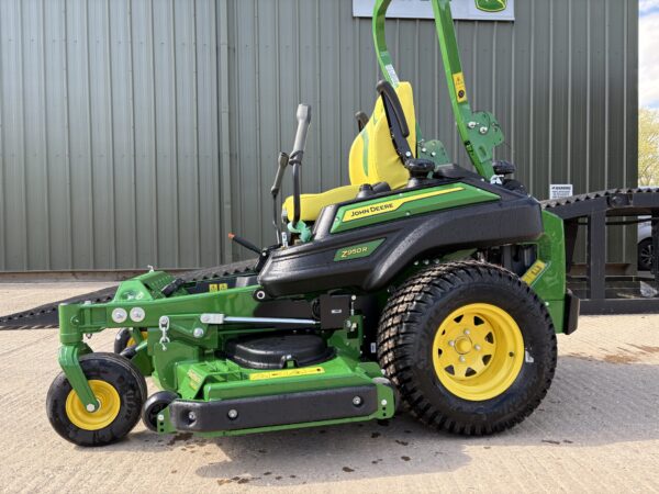 John Deere Z950R commercial Z-turn mower