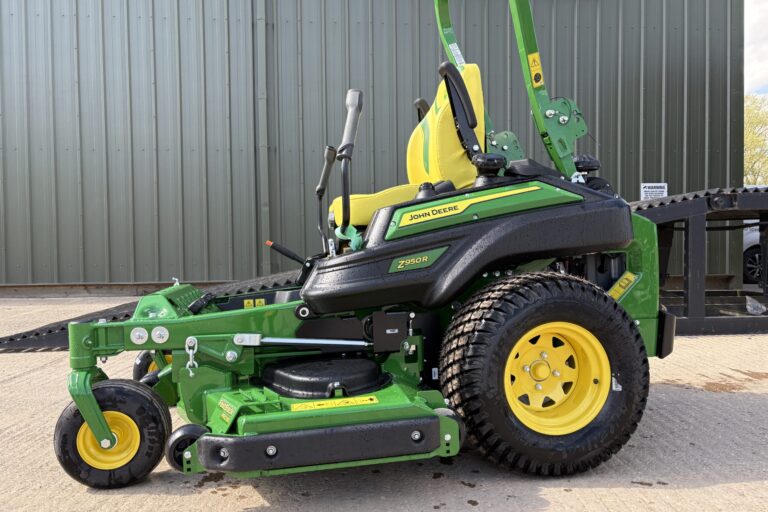 John Deere Z950R commercial Z-turn mower