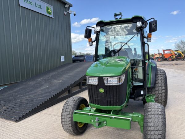 John Deere 4052R Compact Tractor - Image 3