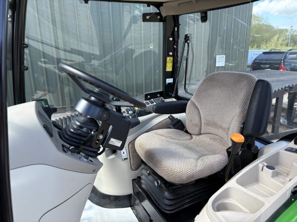 John Deere 4052R Compact Tractor - Image 5