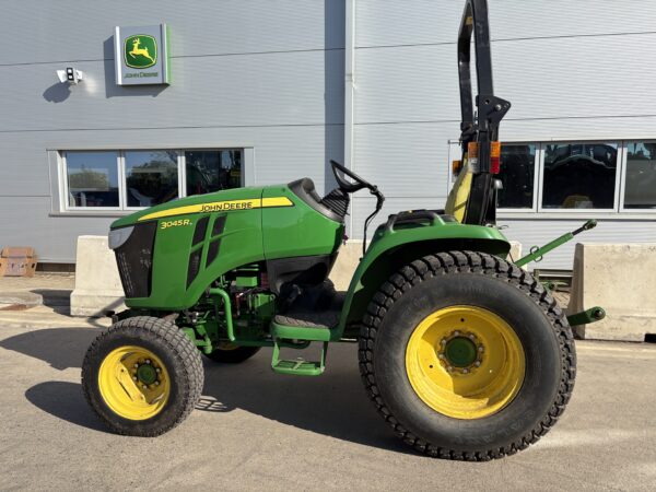 John Deere 3045R Compact Tractor