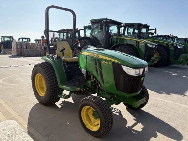 John Deere 3045R Compact Tractor - Image 3
