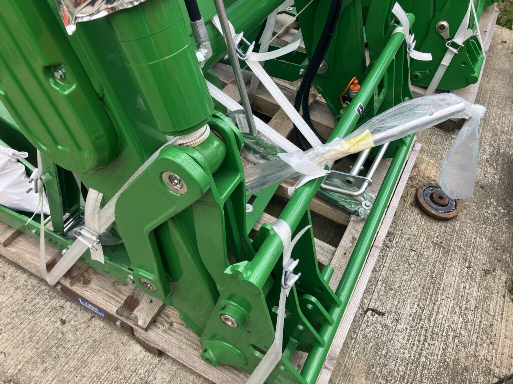 John Deere 643R Loader and Brackets - Image 2