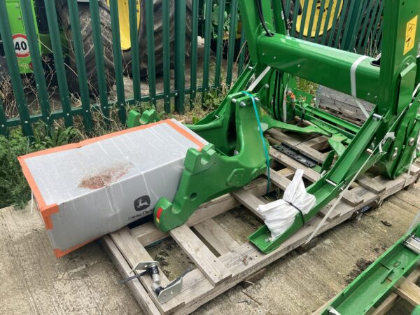 John Deere 643M Loader and Brackets - Image 3