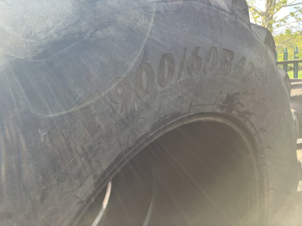 BKT IF900/65R42 - Image 2