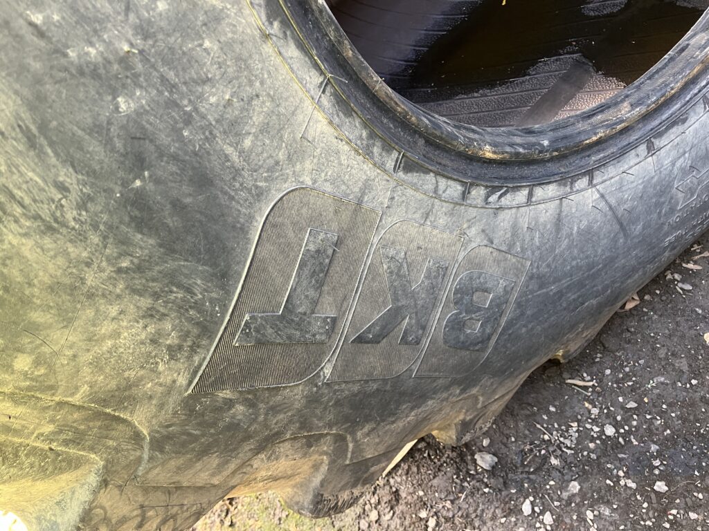 BKT IF900/65R42 - Image 3