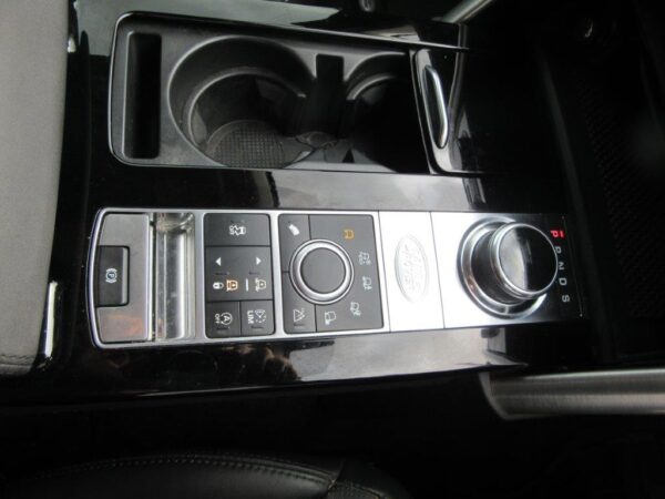 LAND ROVER DISCOVERY HSE TD6 AUTO - Image 23