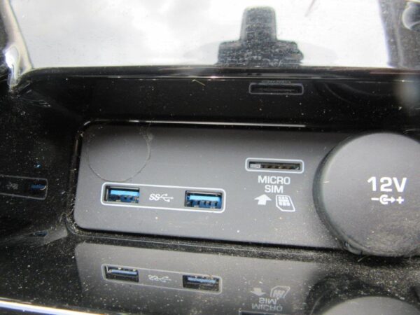LAND ROVER DISCOVERY HSE TD6 AUTO - Image 24