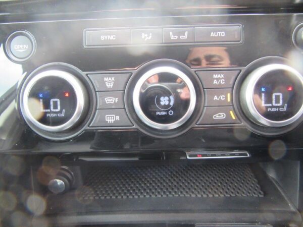 LAND ROVER DISCOVERY HSE TD6 AUTO - Image 25