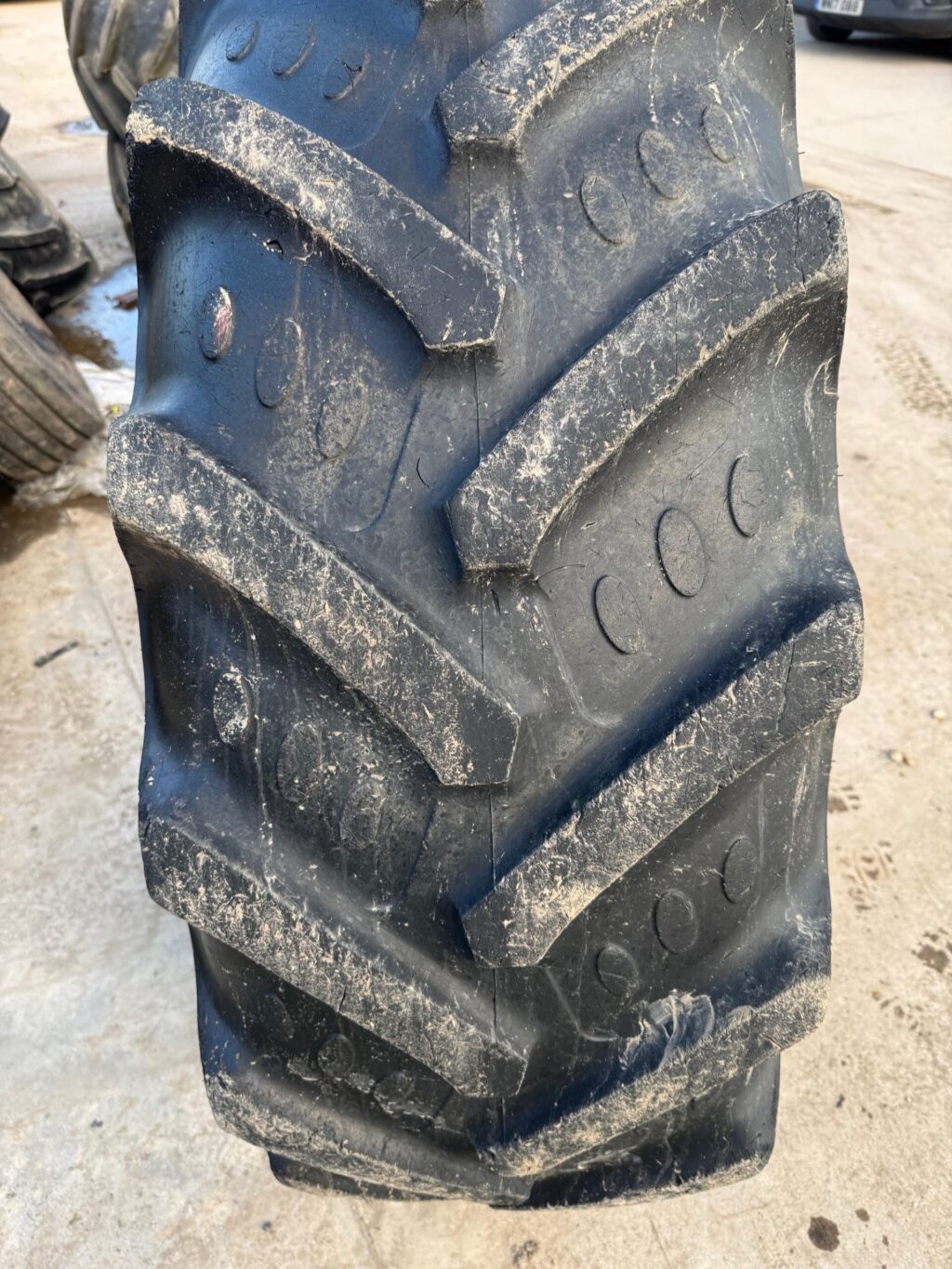 420/85X28 Part Worn BKT - Image 4