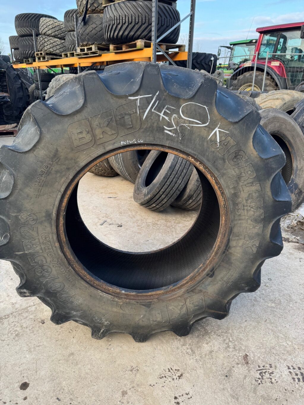 420/85X28 Part Worn BKT