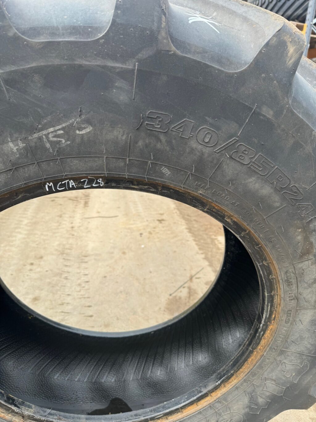 340/85X24 Firestone - Image 2