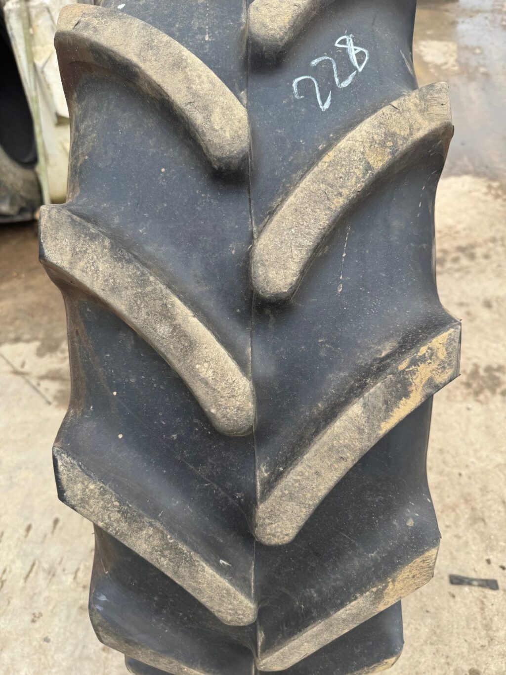 340/85X24 Firestone - Image 4