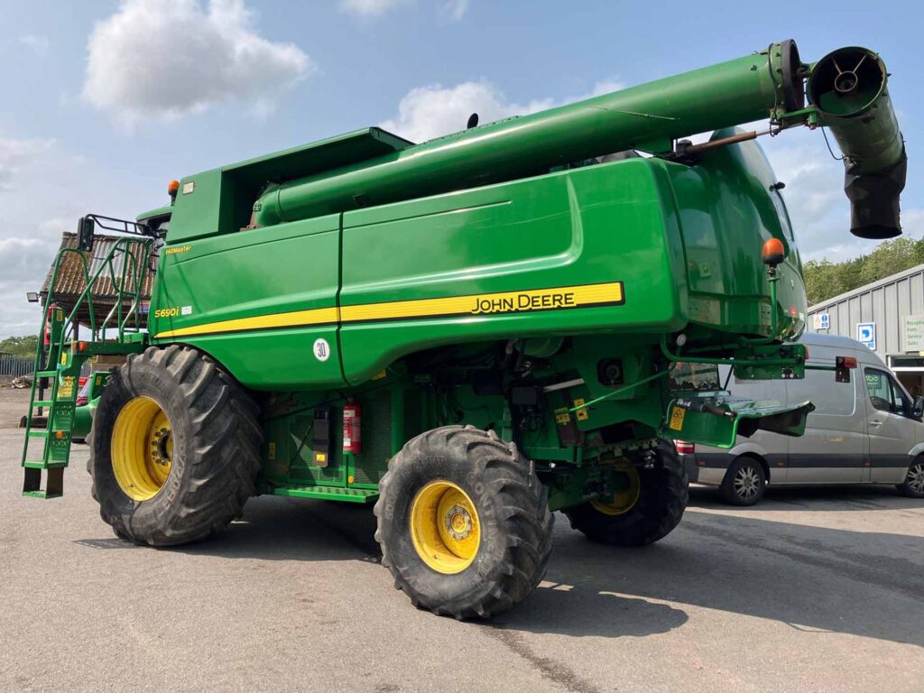 John Deere S690i HM - Image 13