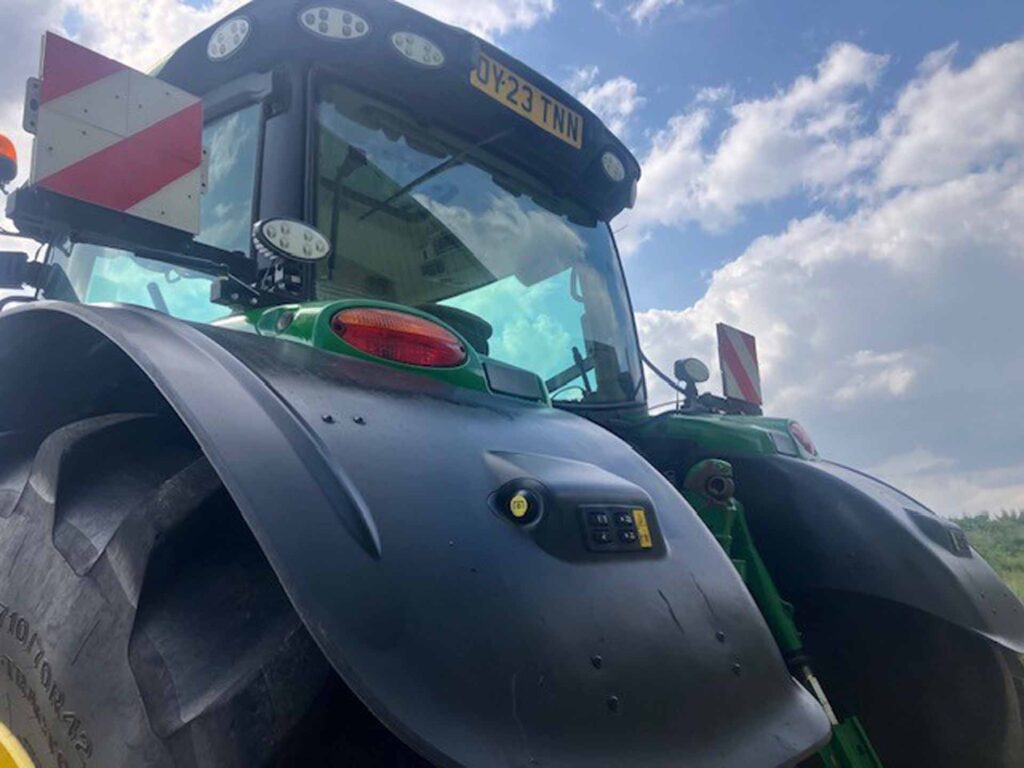 John Deere 6R 215 - Image 15