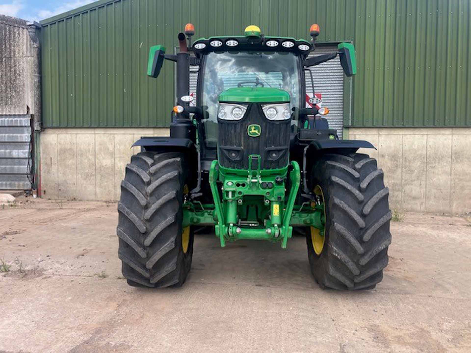 John Deere 6R 215