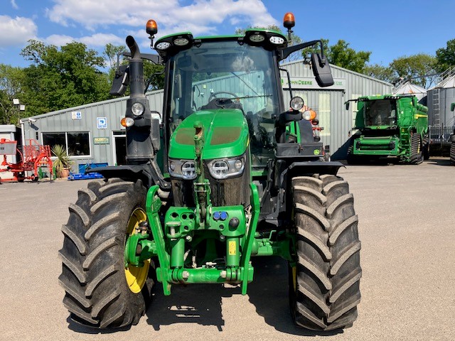 John Deere 6120M