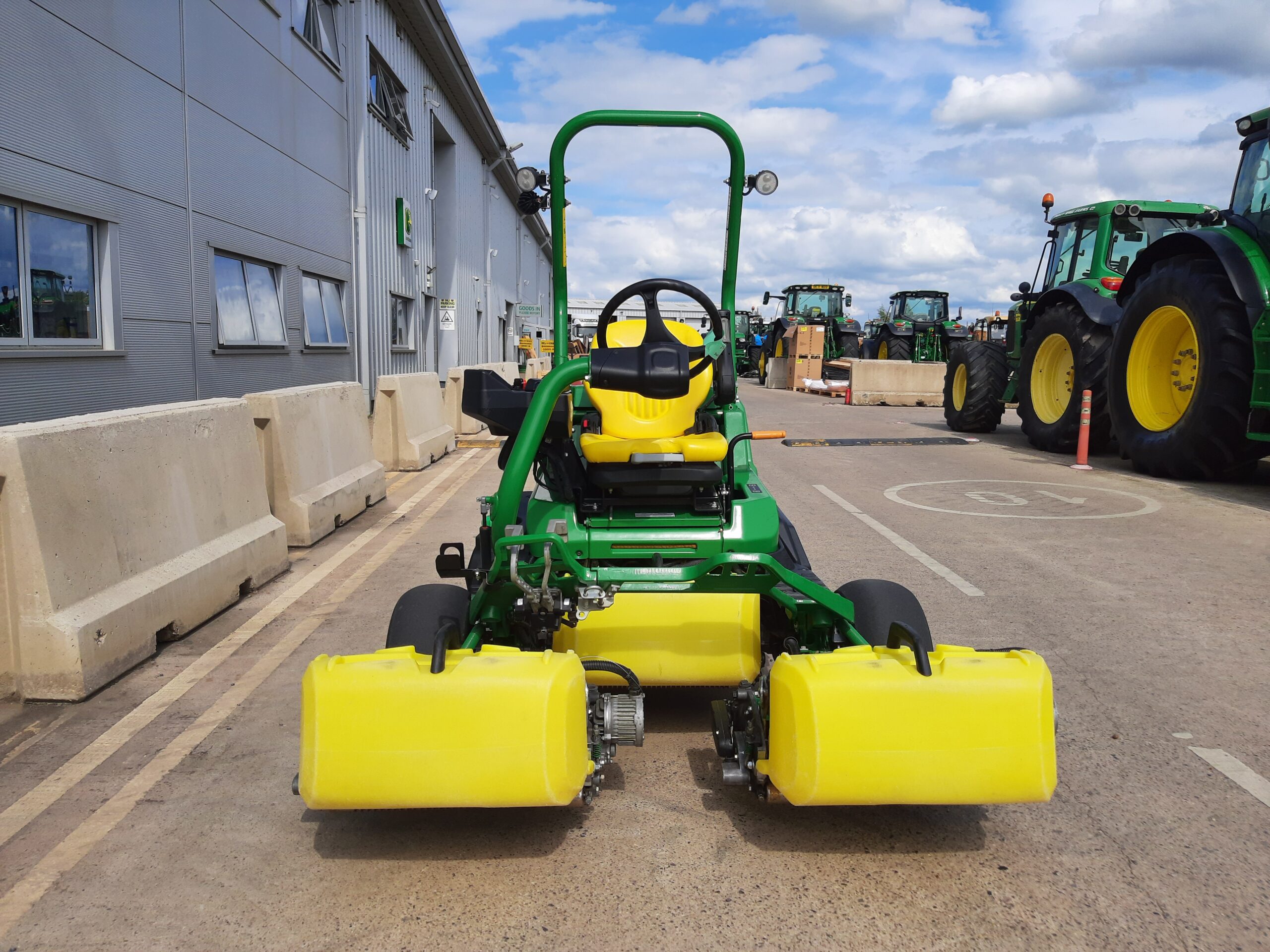 John Deere 2750E Hybrid