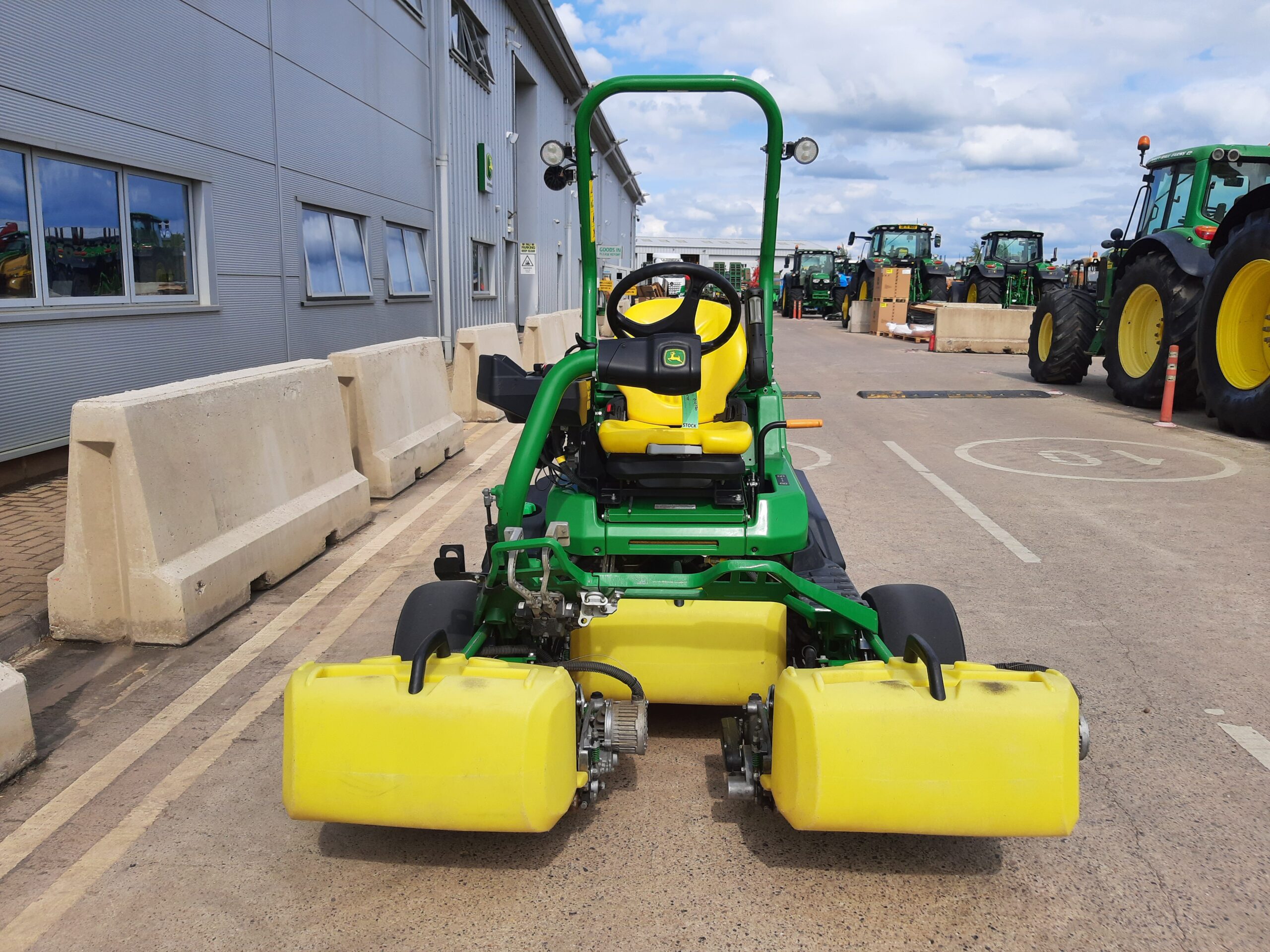 John Deere 2750E Hybrid