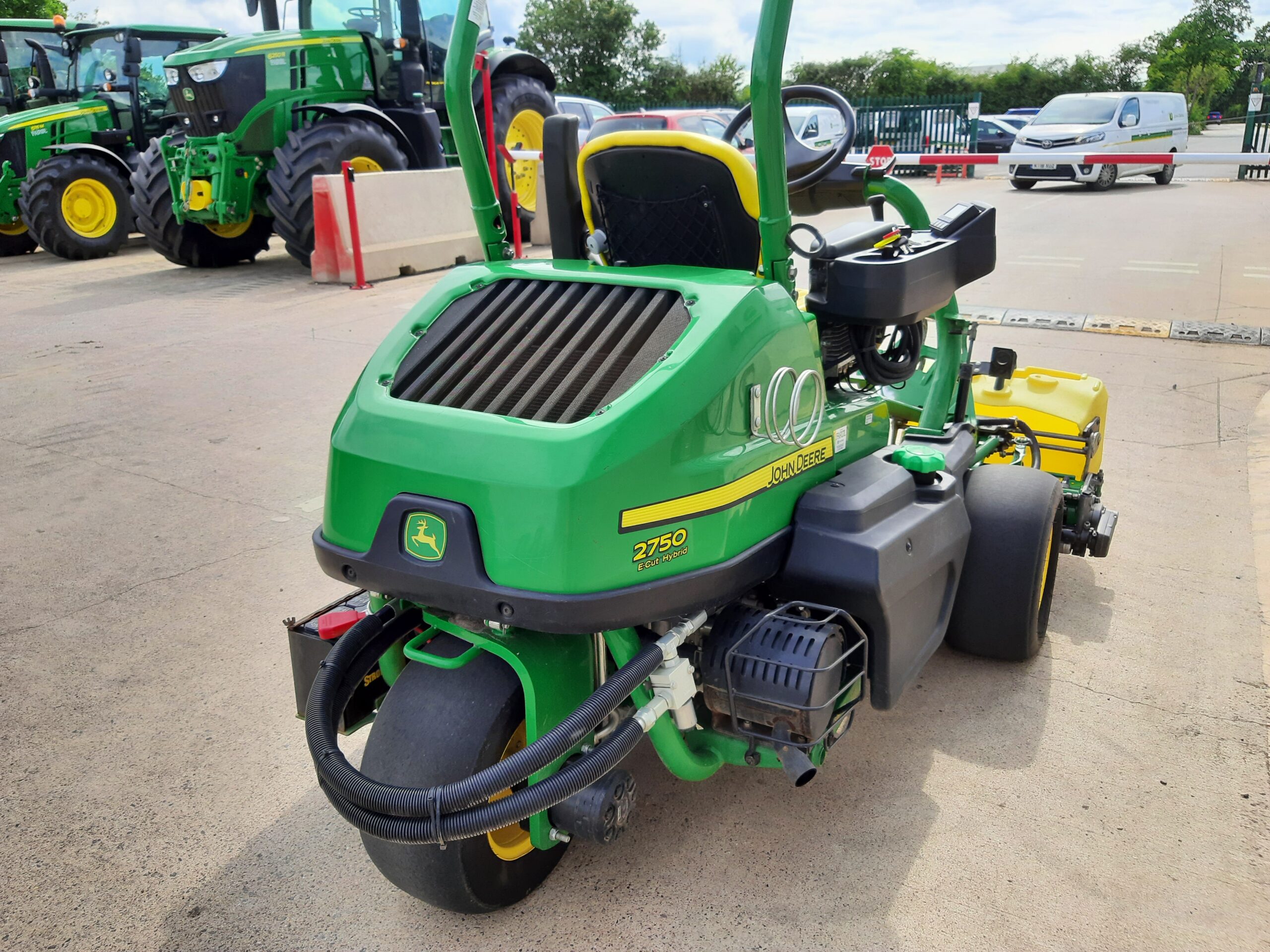 John Deere 2750E Hybrid