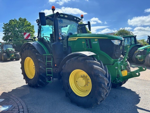 John Deere 6R 250