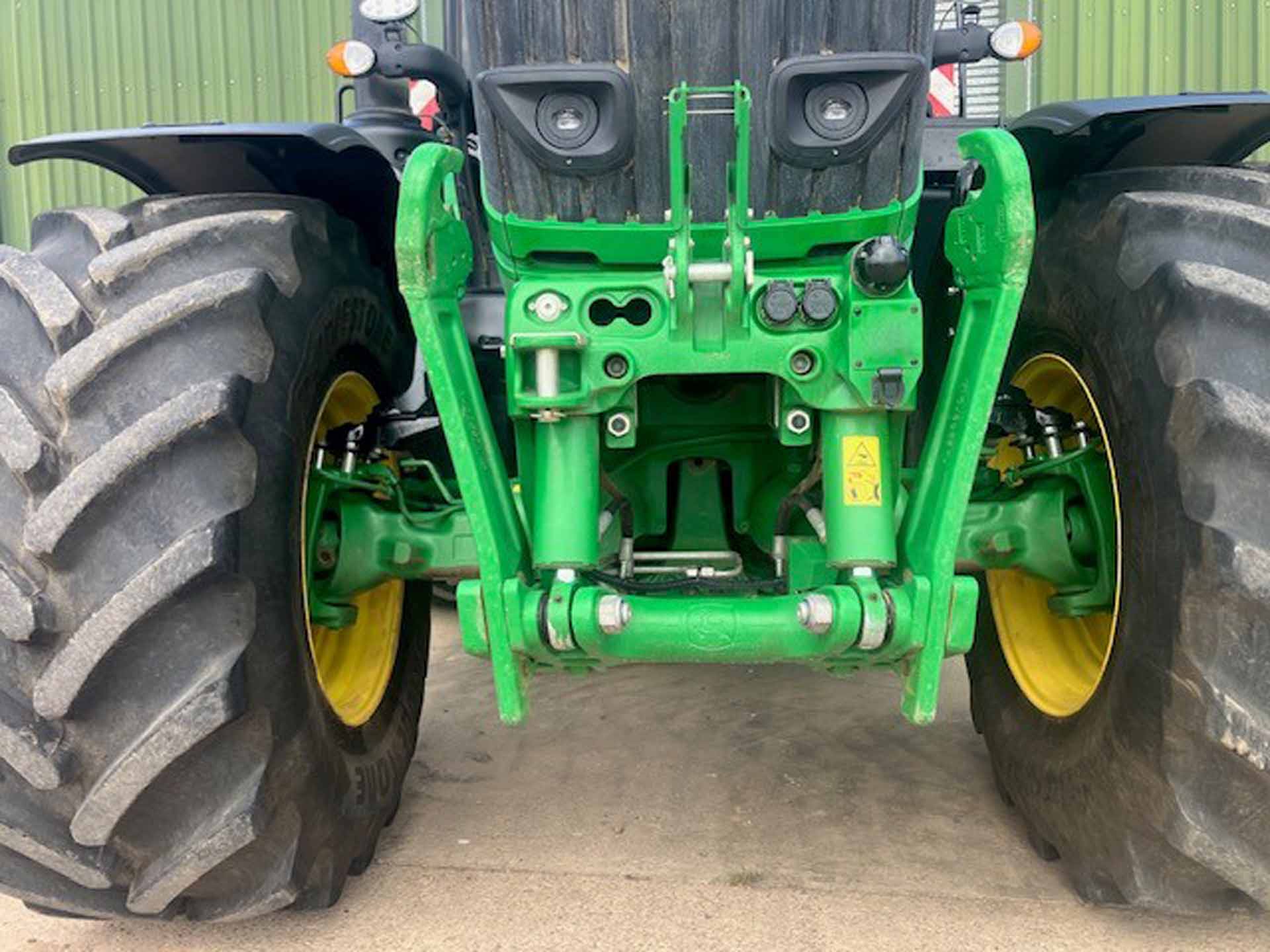 John Deere 6R 215