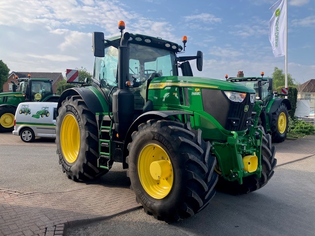 John Deere 6R 250