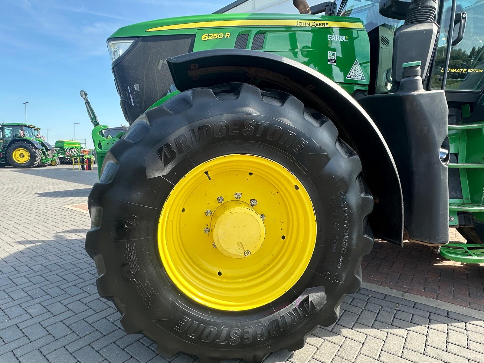John Deere 6250R
