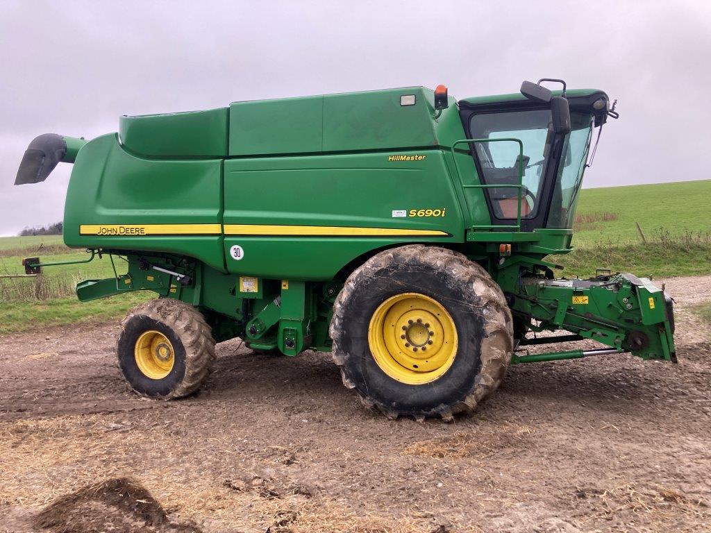 John Deere S690i HM
