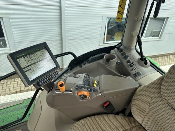 John Deere 6250R - Image 10
