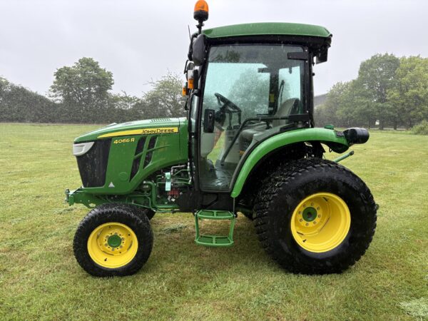 John Deere 4066R Compact Tractor - Image 2