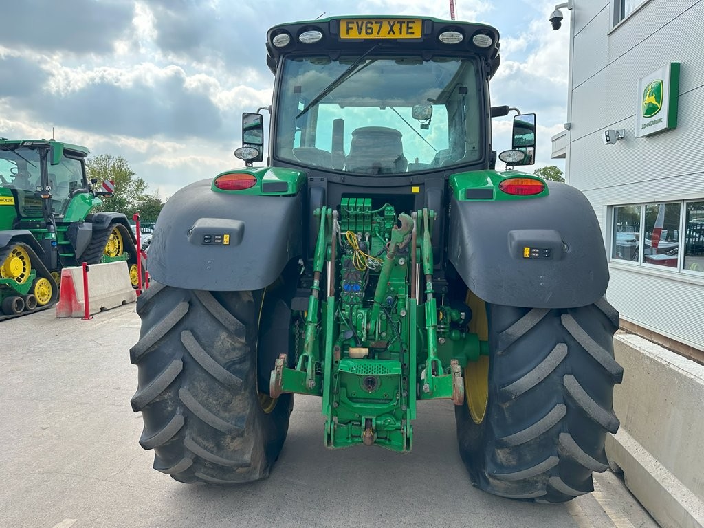 John Deere 6215R