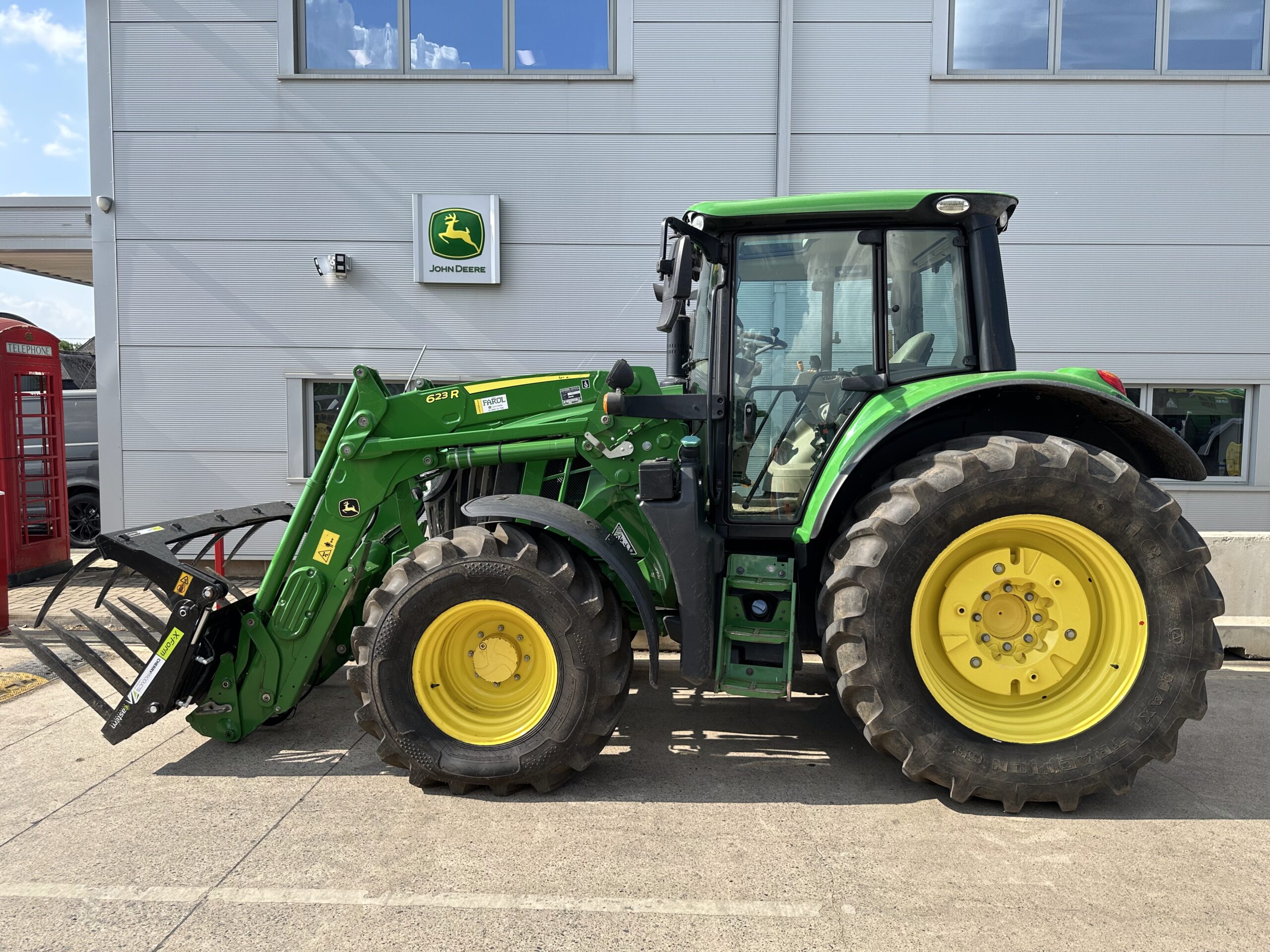 John Deere 6120M