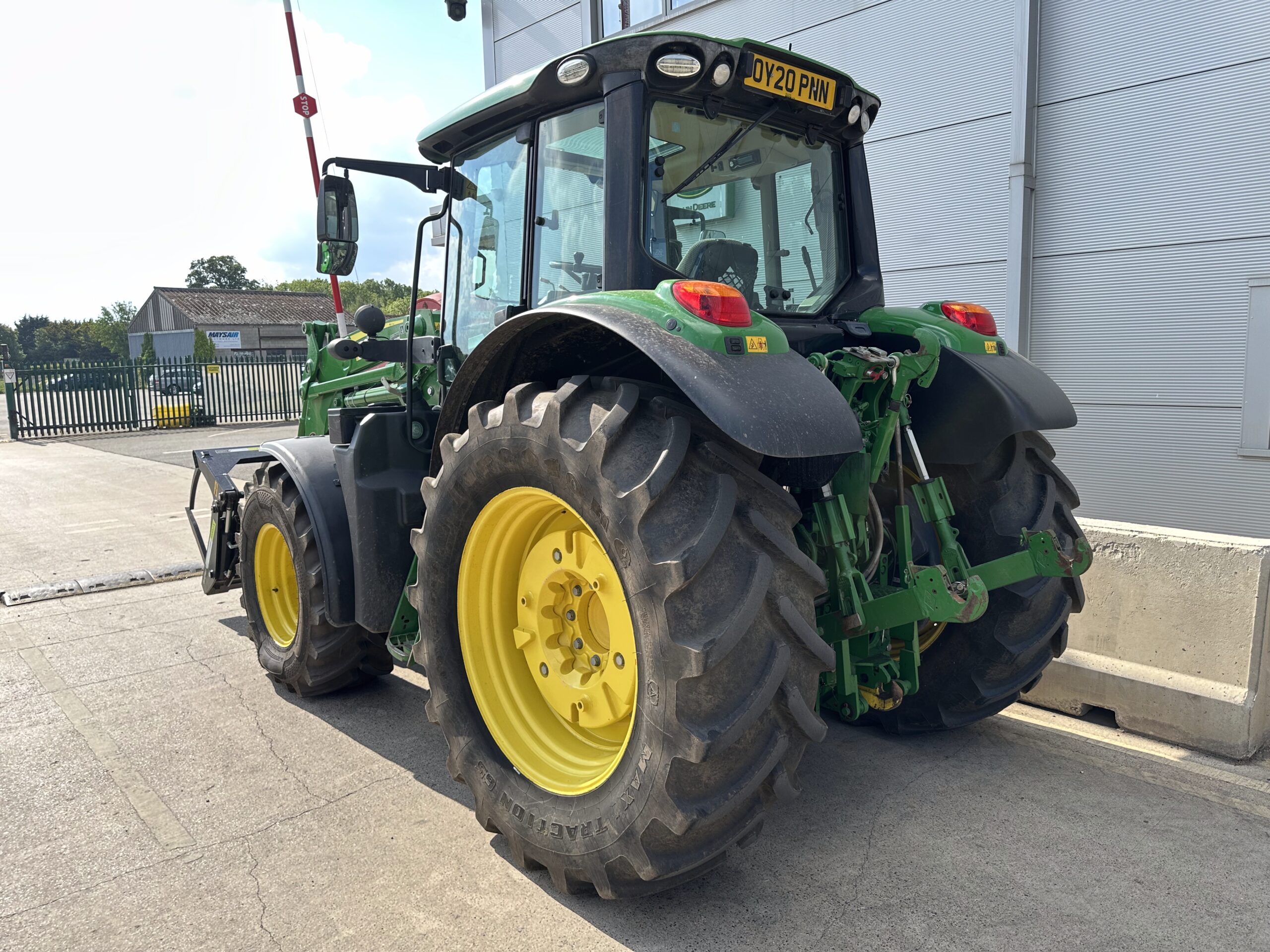 John Deere 6120M