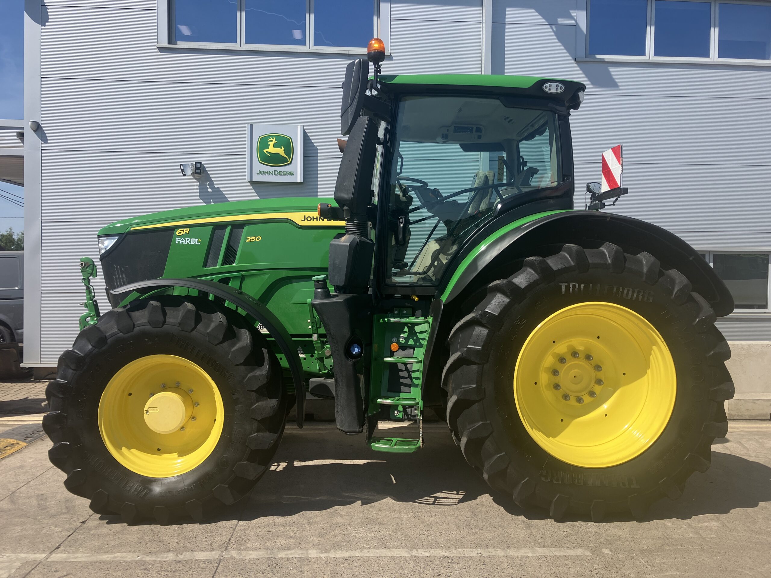 John Deere 6R 250