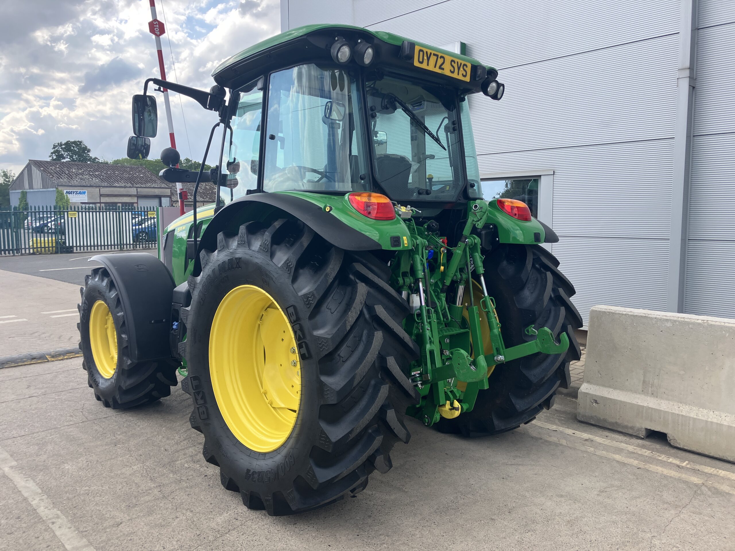 John Deere 5115M