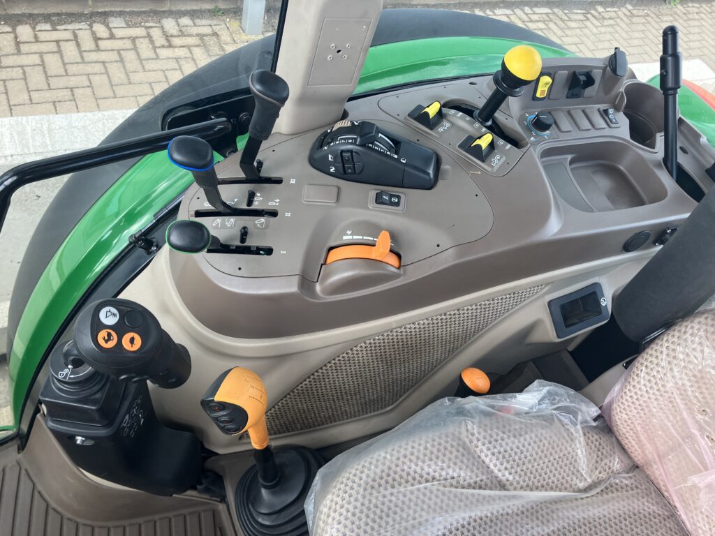 John Deere 5115M - Image 13