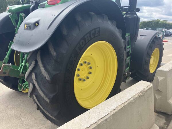 John Deere 6250R - Image 16