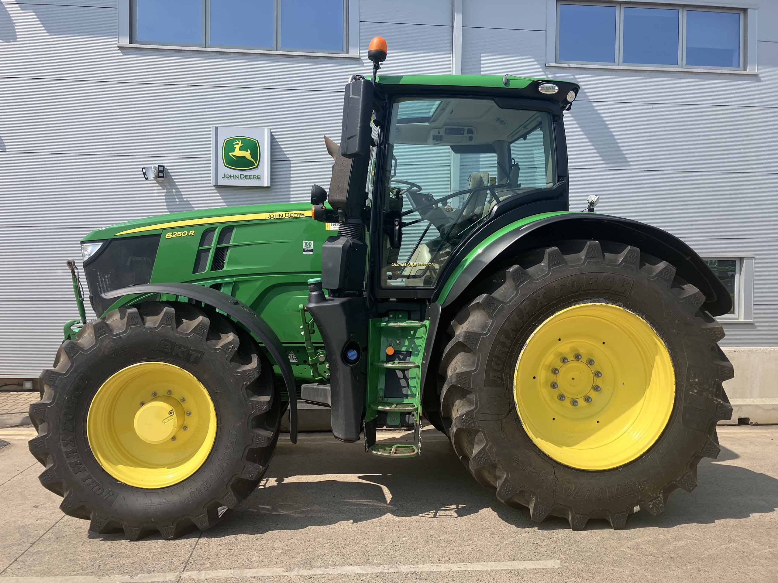 John Deere 6250R