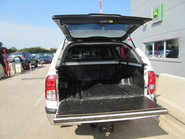 TOYOTA HILUX ICON D-4D 4WD DOUBLE CAB - Image 11