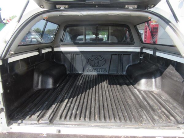TOYOTA HILUX ICON D-4D 4WD DOUBLE CAB - Image 12